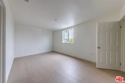 946 E 21st St, Los Angeles, CA 90011 - Photo 12