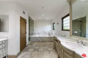 305 S June St, Los Angeles, CA 90020 - Photo 30
