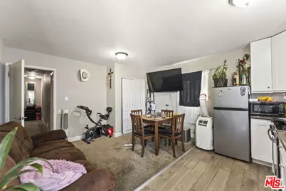 901 E 42nd St, Los Angeles, CA 90011 - Photo 4