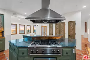7047 Vista Del Mar Ln, Playa del Rey, CA 90293 - Photo 14