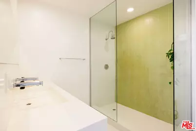 825 N Kings Rd #2, West Hollywood, CA 90069 - Photo 28