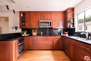 281 S Barrington Ave, Los Angeles, CA 90049 - Photo 16
