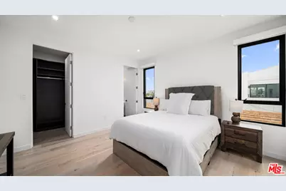 2435 S Penmar Ave, Venice, CA 90291 - Photo 14