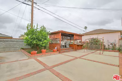 11615 Simms Ave, Inglewood, CA 90303 - Photo 10