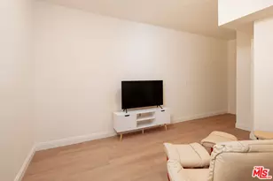 2337 Fox Hills Dr, Los Angeles, CA 90064 - Photo 32