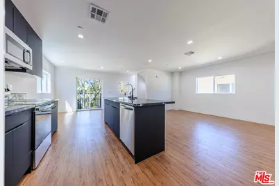 10810 Hesby St, North Hollywood, CA 91601 - Photo 8