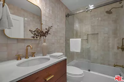 3225 Iredell Ln, Studio City, CA 91604 - Photo 44