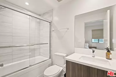 6716 N Royce Ln, Van Nuys, CA 91411 - Photo 24
