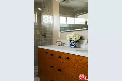 23811 Berdon St, Woodland Hills, CA 91367 - Photo 22