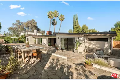 23811 Berdon St, Woodland Hills, CA 91367 - Photo 36