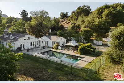 1520 Bonnell Dr, Topanga, CA 90290 - Photo 2
