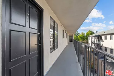 1020 Ocean Park Blvd #7, Santa Monica, CA 90405 - Photo 6