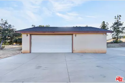 33201 Barber Rd, Santa Clarita, CA 91390 - Photo 12