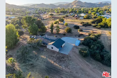 33201 Barber Rd, Agua Dulce, CA 91390 - Photo 2