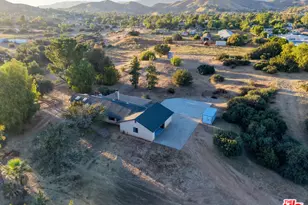 33201 Barber Rd, Agua Dulce, CA 91390 - Photo 2