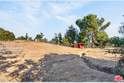 33201 Barber Rd, Santa Clarita, CA 91390 - Photo 6