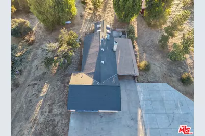 33201 Barber Rd, Santa Clarita, CA 91390 - Photo 2