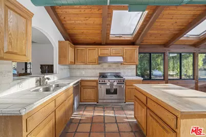 33201 Barber Rd, Santa Clarita, CA 91390 - Photo 18