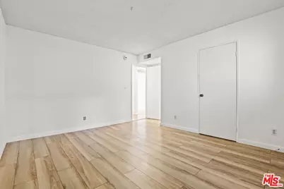 2700 Cahuenga Blvd #2216, Los Angeles, CA 90068 - Photo 22