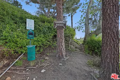 2700 Cahuenga Blvd #2217, Los Angeles, CA 90068 - Photo 18