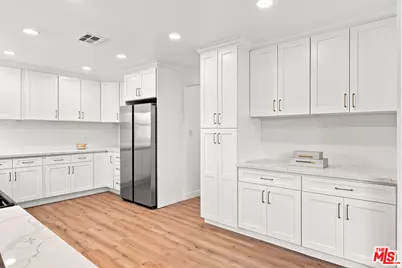 7800 S Victoria Ave, Los Angeles, CA 90043 - Photo 12