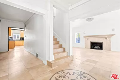 570 S Van Ness Ave, Los Angeles, CA 90020 - Photo 4