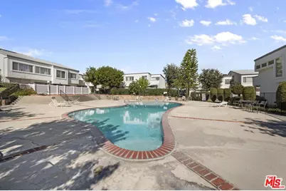 18515 Mayall St #J, Northridge, CA 91324 - Photo 16