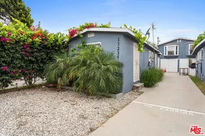 11233 Raymond Ave, Los Angeles, CA 90044 - Photo 2