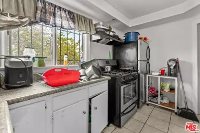 11233 Raymond Ave, Los Angeles, CA 90044 - Photo 8