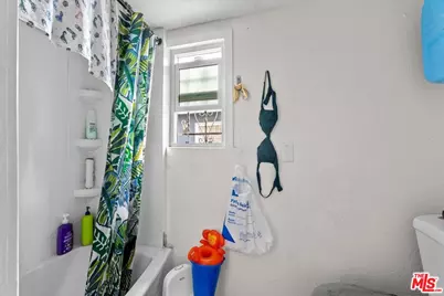11233 Raymond Ave, Los Angeles, CA 90044 - Photo 6