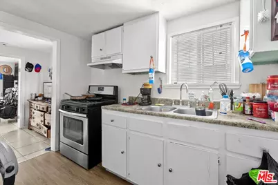 11233 Raymond Ave, Los Angeles, CA 90044 - Photo 10