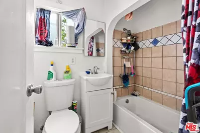 11233 Raymond Ave, Los Angeles, CA 90044 - Photo 10