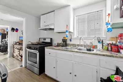 11233 Raymond Ave, Los Angeles, CA 90044 - Photo 6