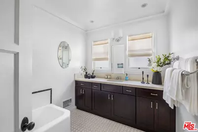 1663 S Genesee Ave, Los Angeles, CA 90019 - Photo 16