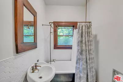 1812 S Bronson Ave, Los Angeles, CA 90019 - Photo 24