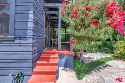 1812 S Bronson Ave, Los Angeles, CA 90019 - Photo 36