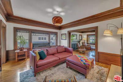 1812 S Bronson Ave, Los Angeles, CA 90019 - Photo 2