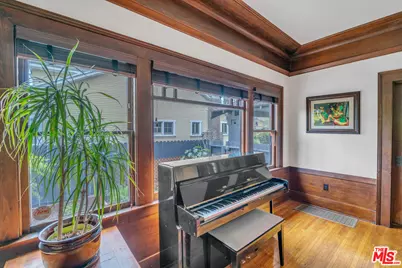 1812 S Bronson Ave, Los Angeles, CA 90019 - Photo 14