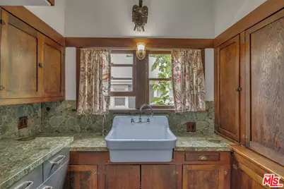 1812 S Bronson Ave, Los Angeles, CA 90019 - Photo 22