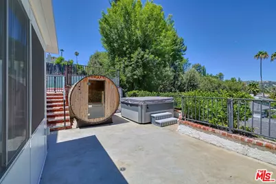 6051 Sadring Ave, Los Angeles, CA 91367 - Photo 28