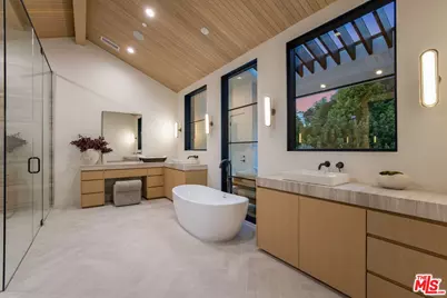 1749 Mandeville Ln, Los Angeles, CA 90049 - Photo 44