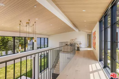 1749 Mandeville Ln, Los Angeles, CA 90049 - Photo 46