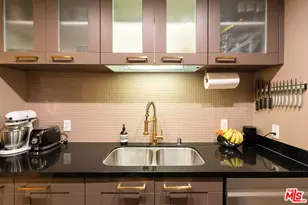 585 N Rossmore Ave, Los Angeles, CA 90004 - Photo 8