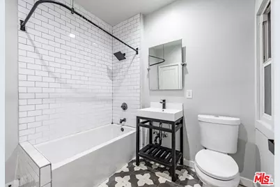 747 S New Hampshire Ave, Los Angeles, CA 90005 - Photo 4