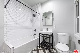 747 S New Hampshire Ave, Los Angeles, CA 90005 - Photo 4