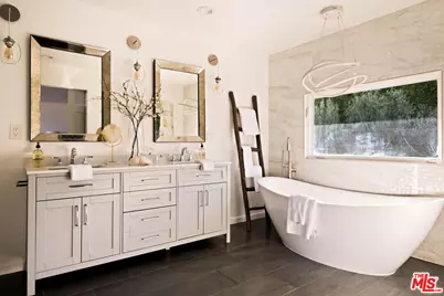 16661 Charmel Ln, Los Angeles, CA 90272 - Photo 20