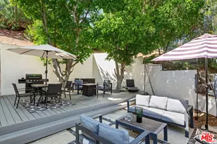21490 Arcos Dr, Los Angeles, CA 91364 - Photo 38