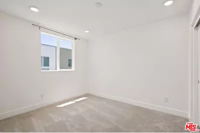 5262 N Rainier Way, Valley Village, CA 91607 - Photo 14