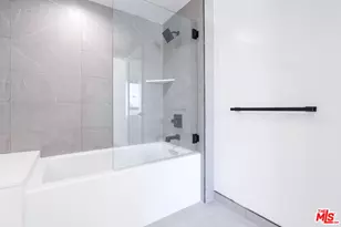 11800 Courtleigh Dr, Los Angeles, CA 90066 - Photo 8
