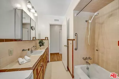 4947 Serrania Ave, Woodland Hills, CA 91364 - Photo 38